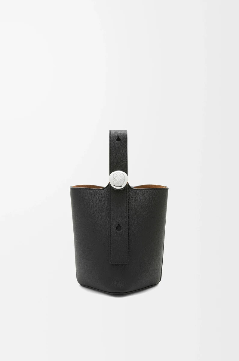 borsa a secchiello mini pebble in morbida pelle di vitello granata nero