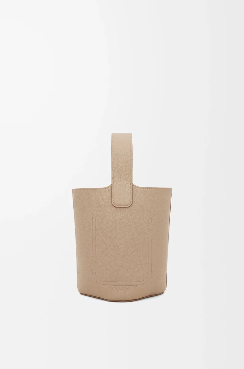 borsa a secchiello mini pebble in morbida pelle di vitello granata sabbia