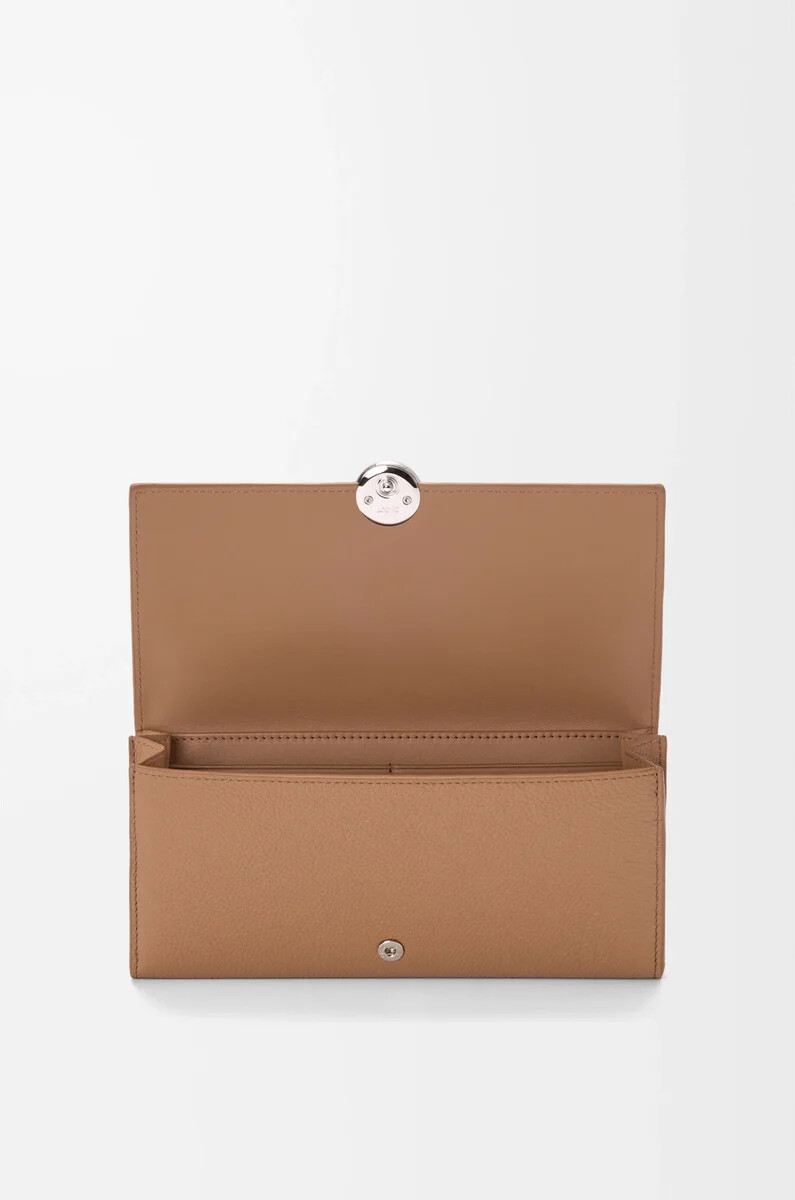 portafoglio pebble continental in pelle di vitello minigrana mocha