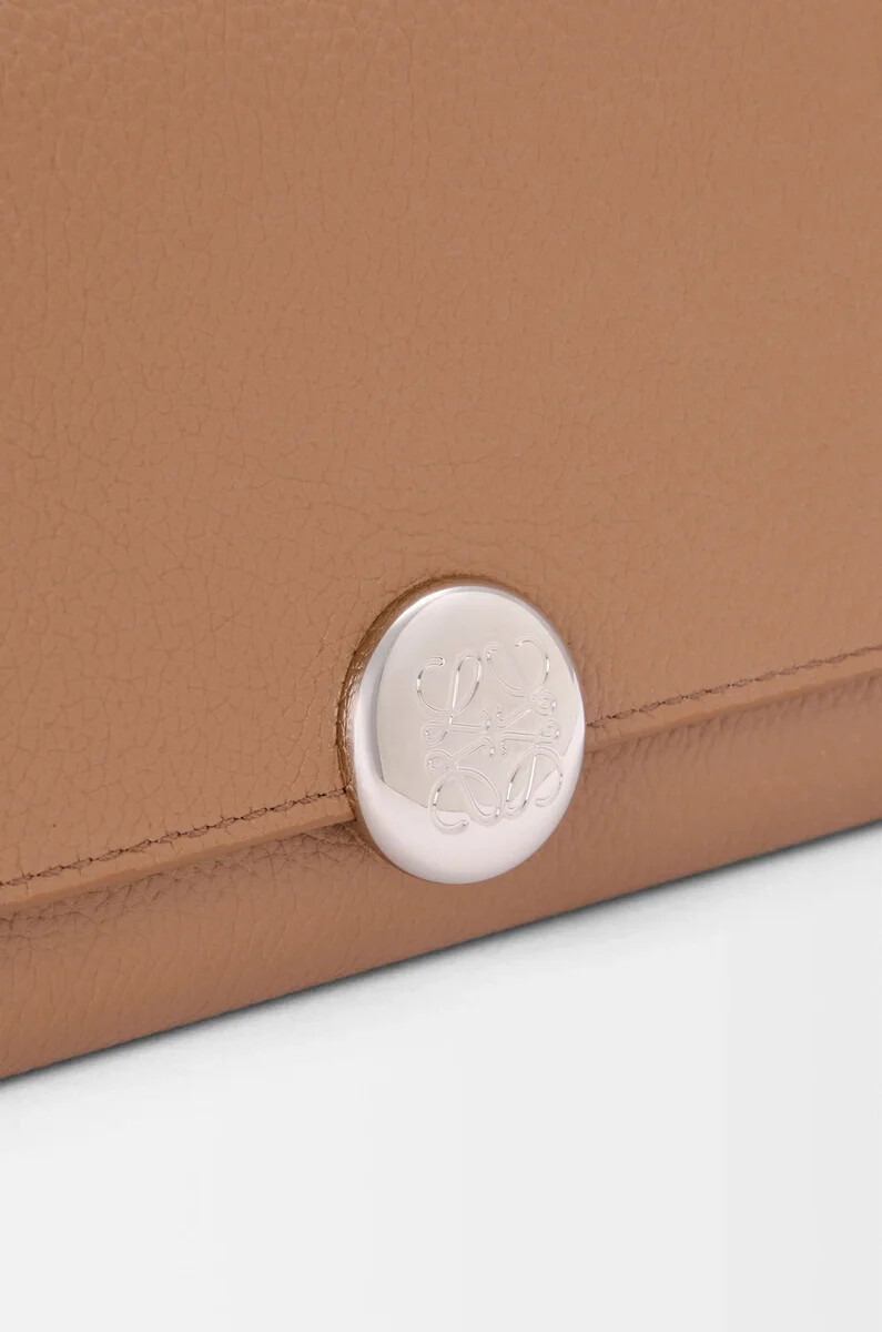 portafoglio pebble continental in pelle di vitello minigrana mocha