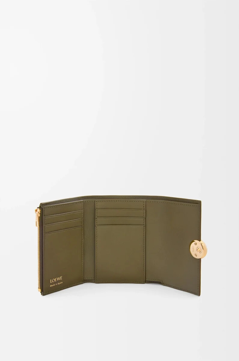 portafoglio verticale piccolo pebble in pelle di vitello martellata dark khaki