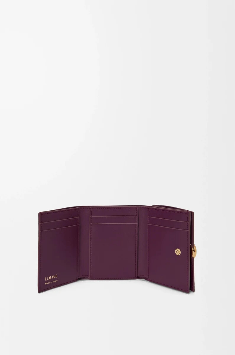 portafoglio trifold pebble in pelle di vitello martellata color prugna