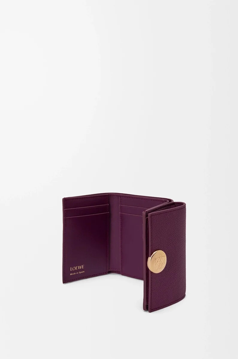 portafoglio trifold pebble in pelle di vitello martellata color prugna