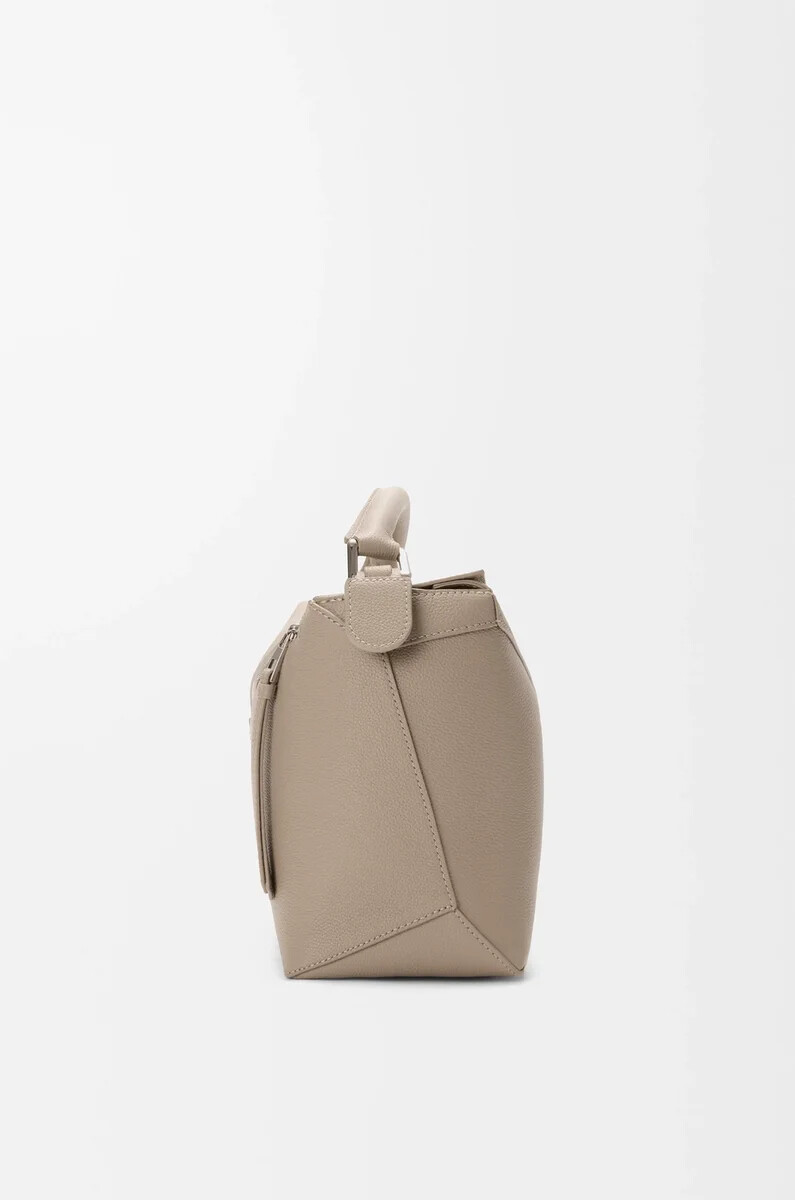 borsa puzzle edge media in morbida pelle di vitello grana argilla