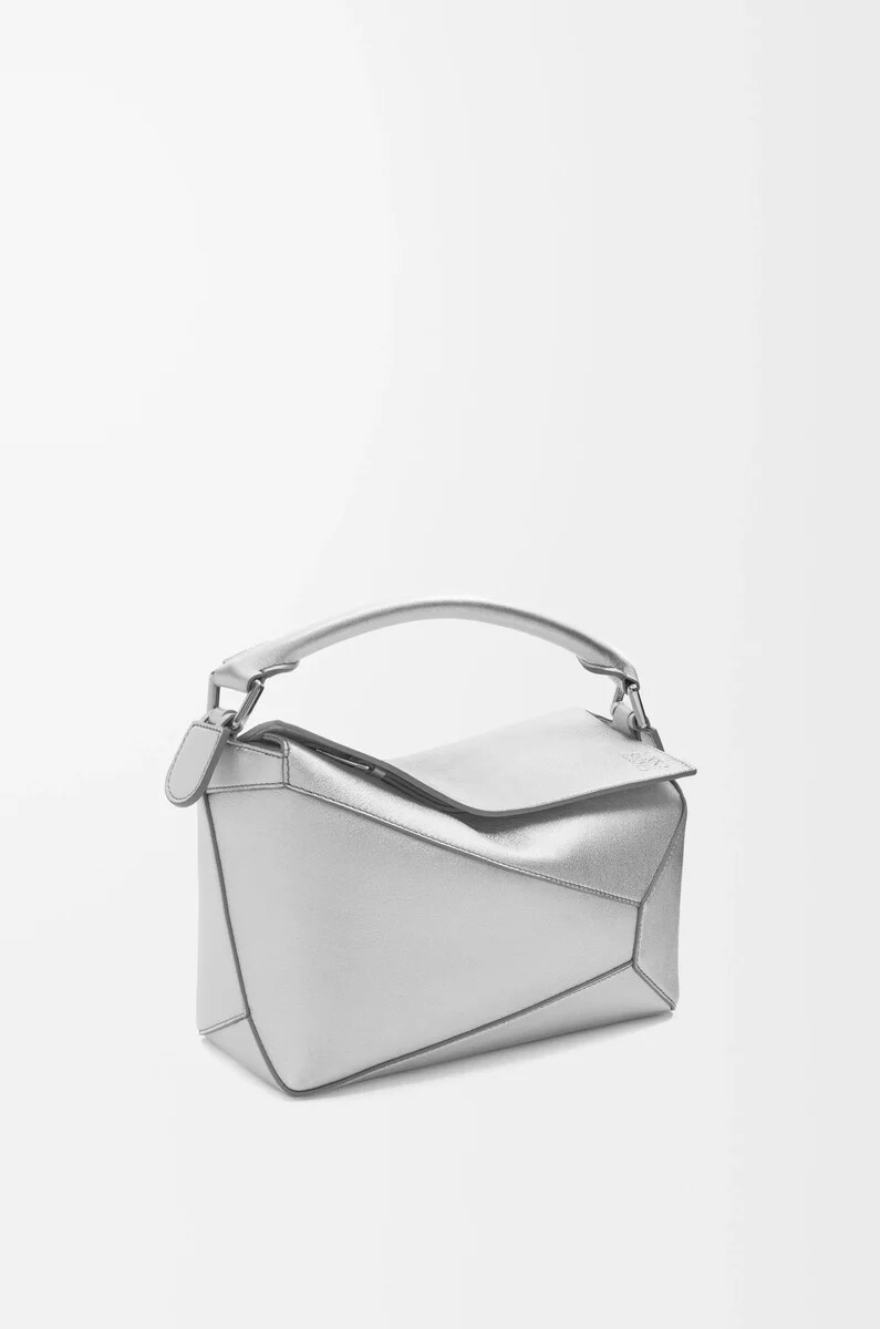 borsa puzzle edge piccola in pelle di agnello laminata argento