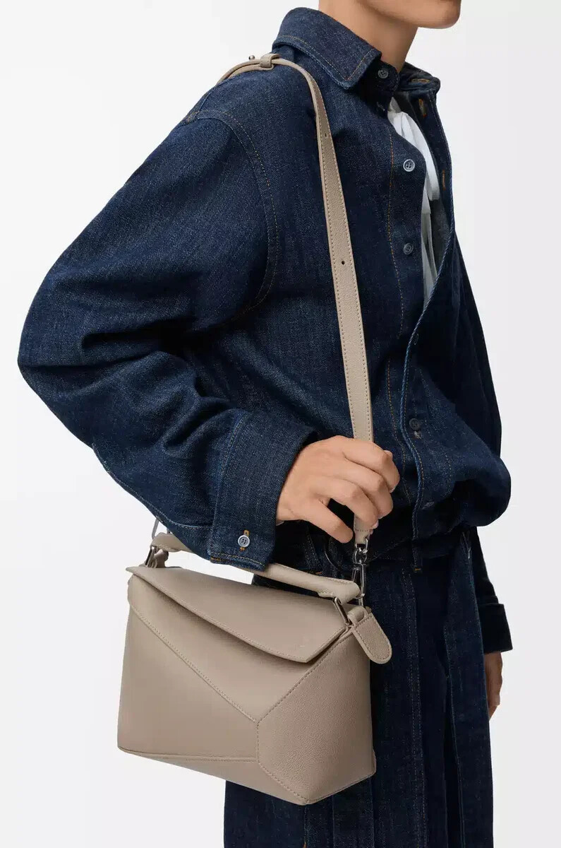 borsa puzzle edge piccola in morbida pelle di vitello grana argilla