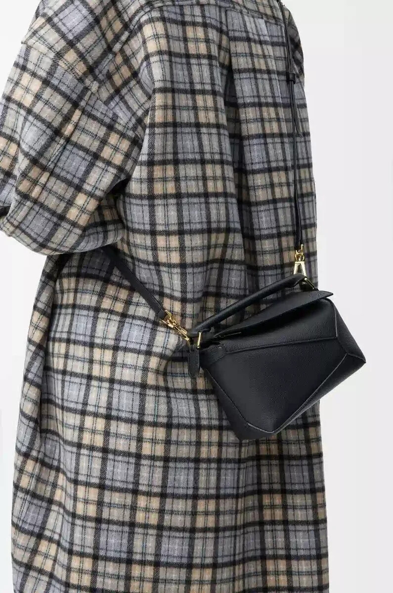 borsa mini puzzle edge in morbida pelle di vitello granata nero