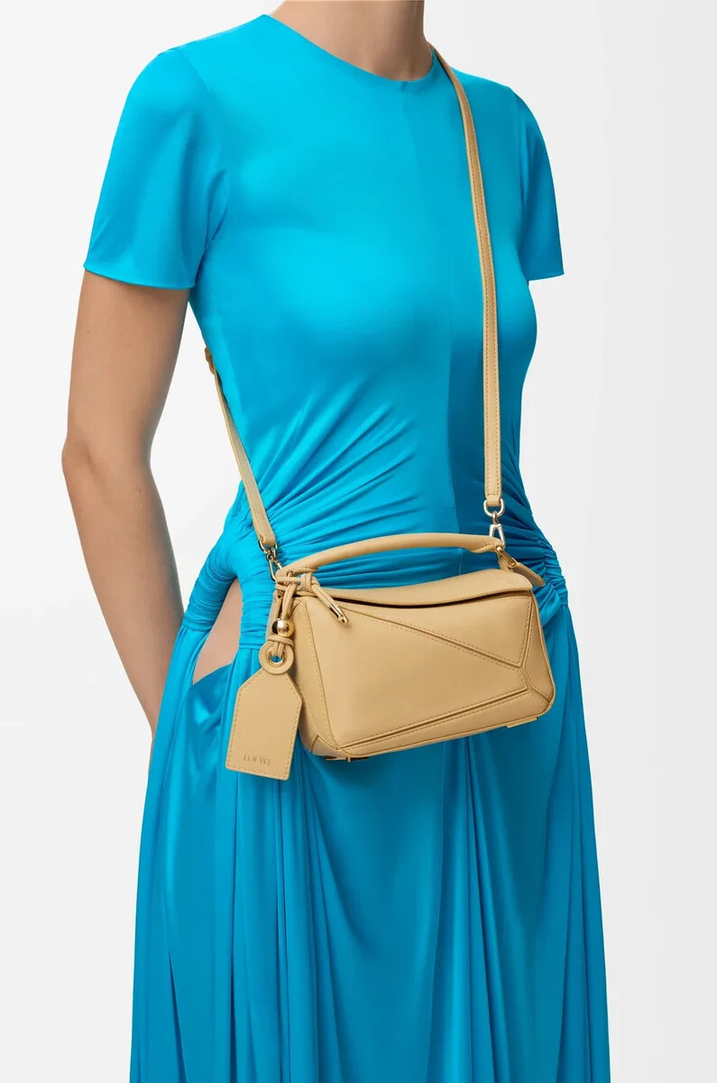 borsa mini featherlight puzzle in nappa di agnello dark butter