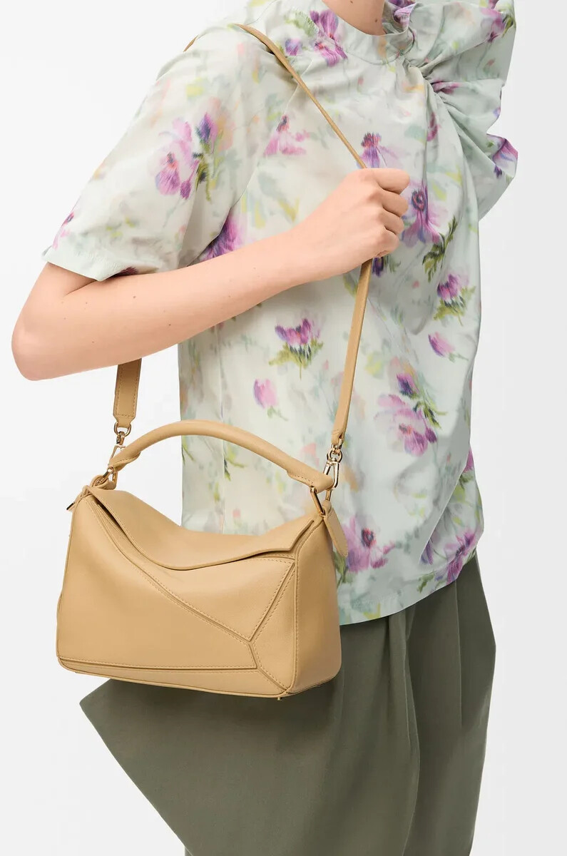 borsa featherlight puzzle piccola in nappa di agnello dark butter