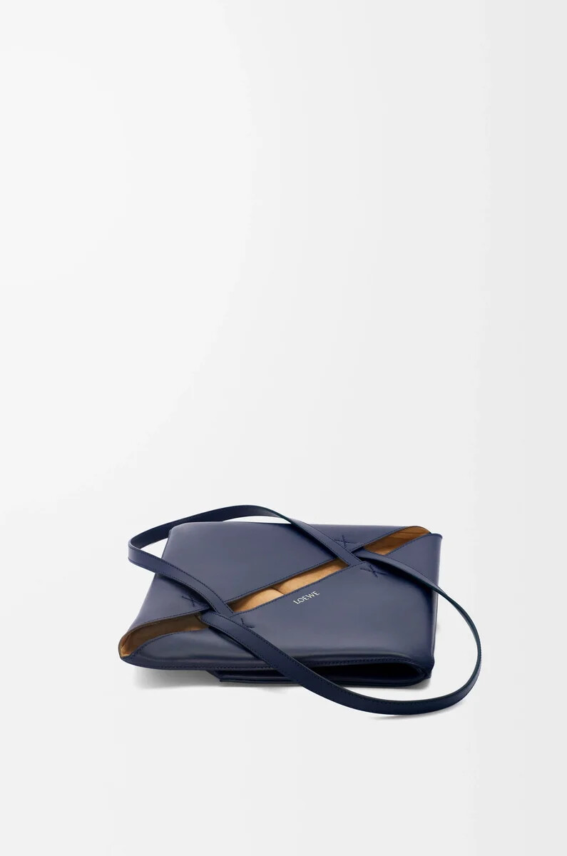 borsa media puzzle fold in pelle di vitello lucida abyss blue