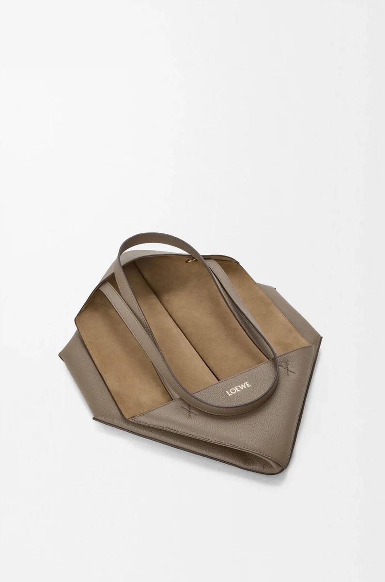 borsa tote puzzle fold orizzontale media in morbida pelle di vitello grana taupe