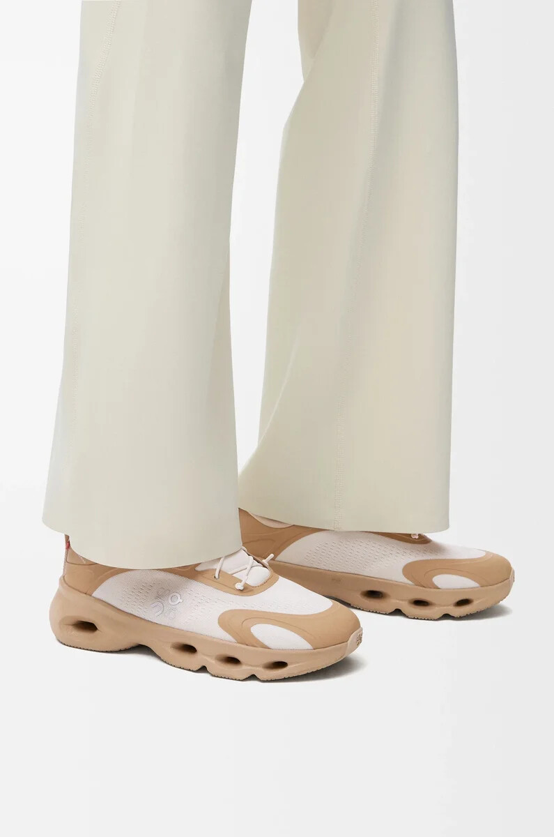 sneaker cloudsolo dark sandcrema
