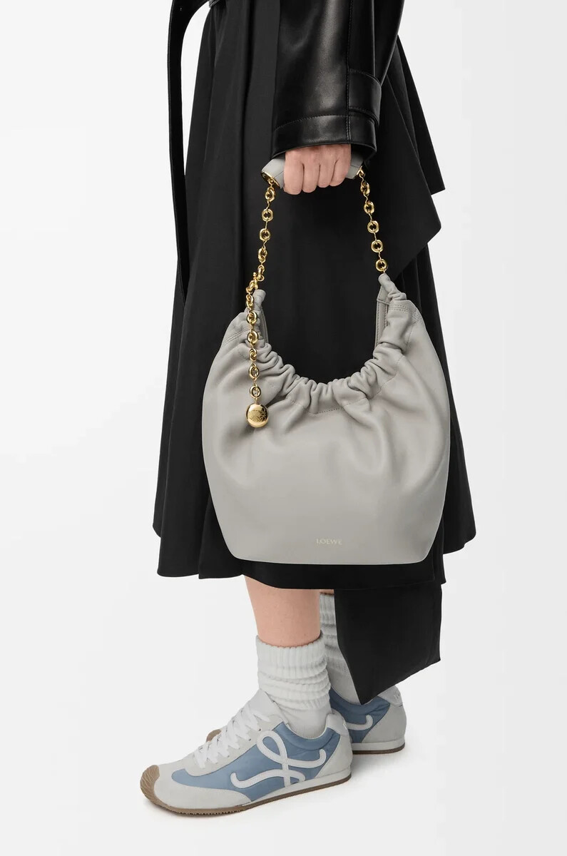 piccola borsa squeeze in morbida nappa di agnello shell grey