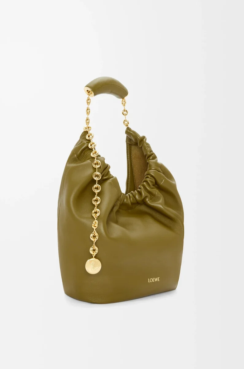 piccola borsa squeeze in morbida nappa di agnello color oliva