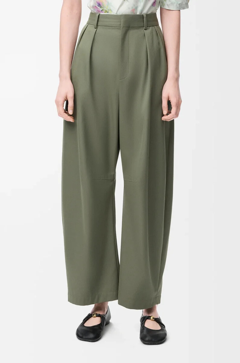 pantaloni a botte in cotone e seta verde kaki
