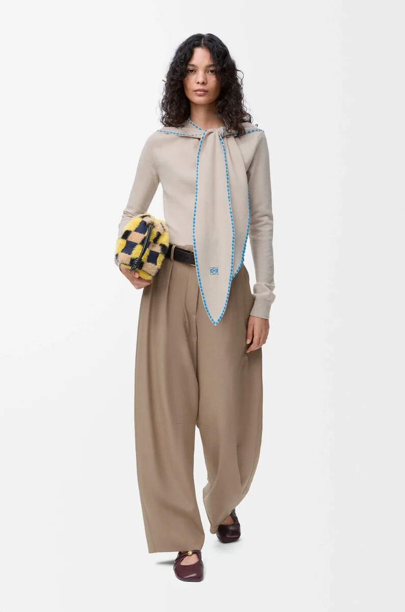 pantaloni a botte in lana sabbia