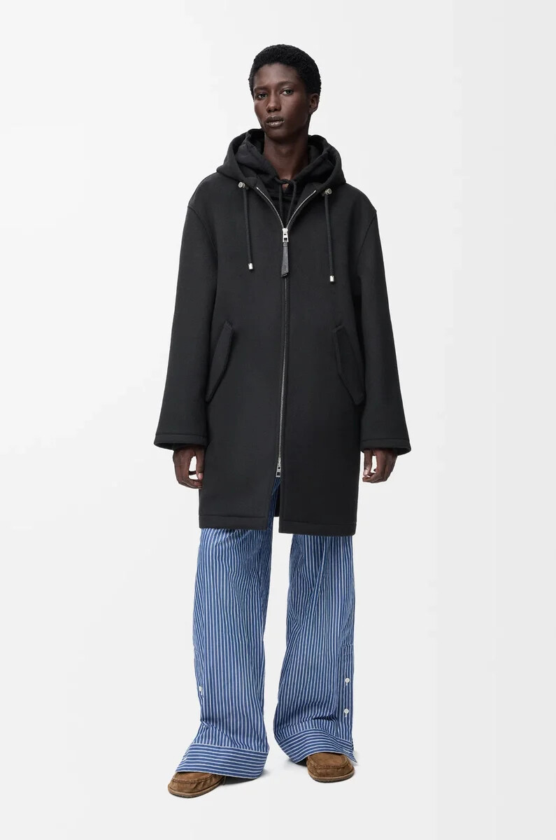 cappotto con cappuccio in lana nero