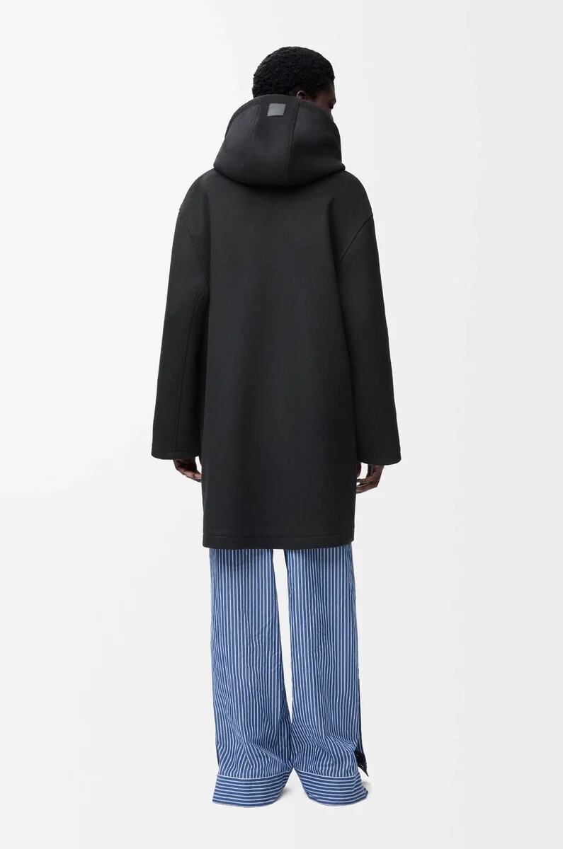 cappotto con cappuccio in lana nero