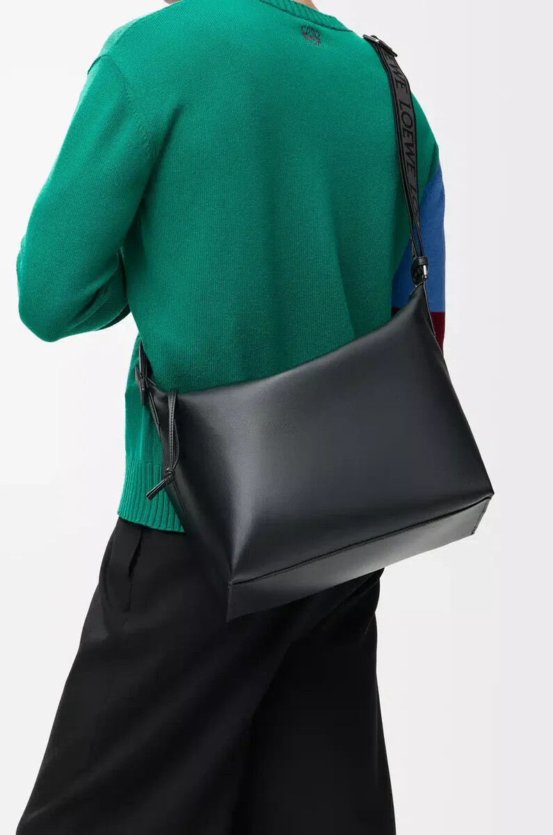 borsa a tracolla cubi in morbida pelle di vitello liscia e jacquard nero