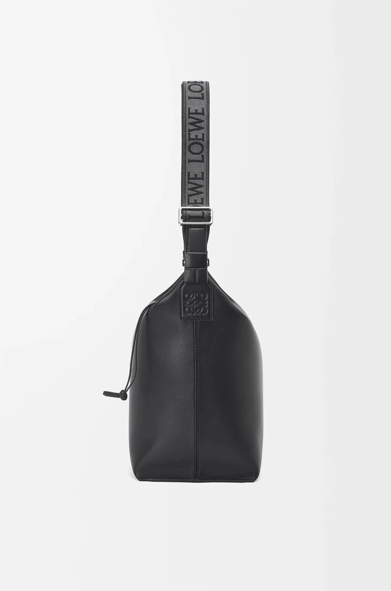 borsa a tracolla cubi in morbida pelle di vitello liscia e jacquard nero