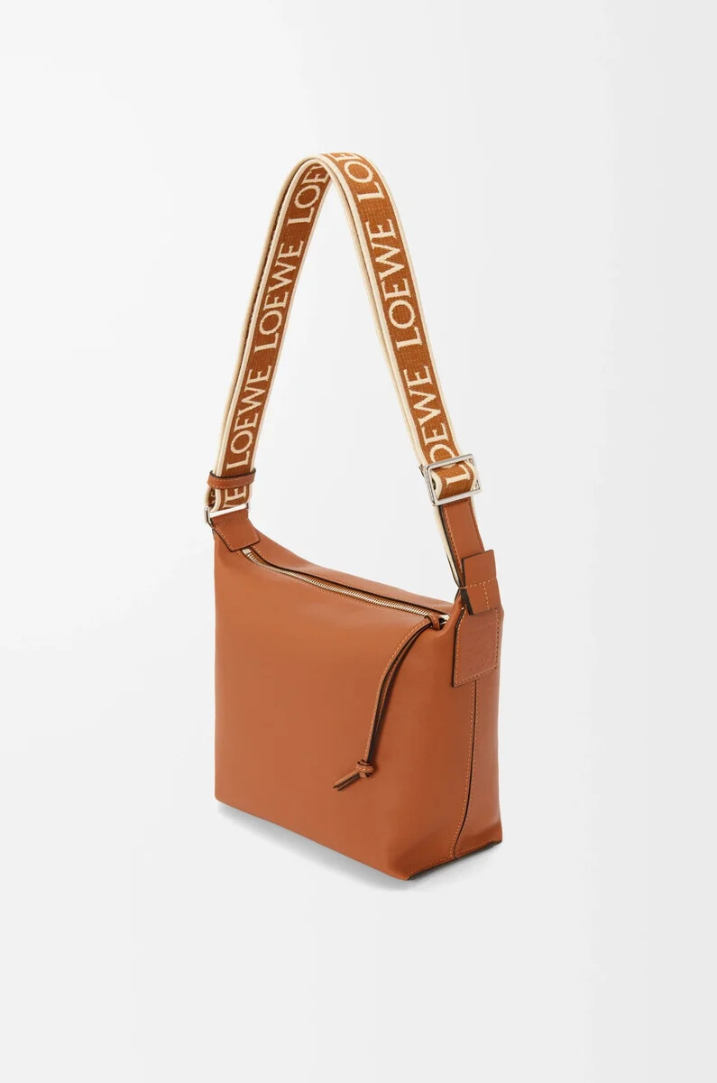 piccola borsa a tracolla cubi in morbida pelle di vitello liscia e jacquard color marrone chiaro