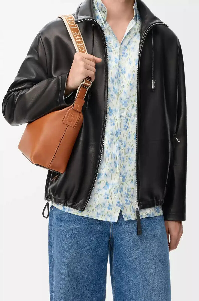 piccola borsa a tracolla cubi in morbida pelle di vitello liscia e jacquard color marrone chiaro