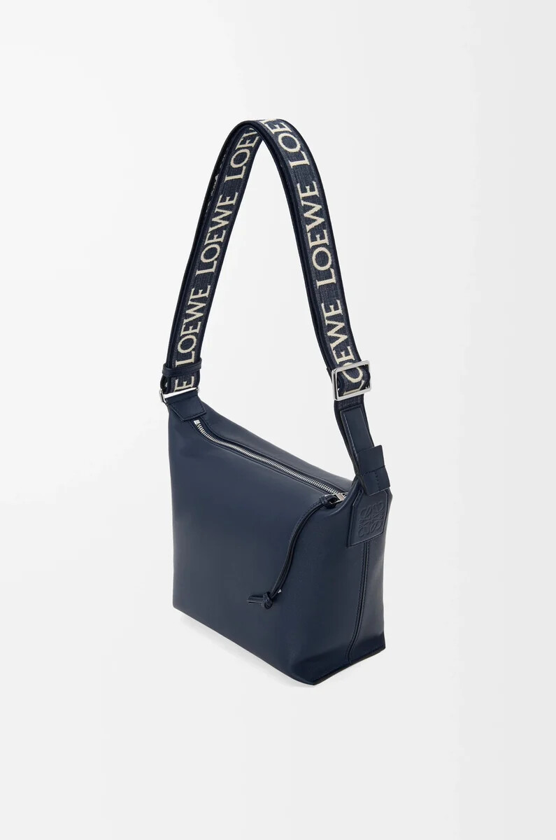 piccola borsa a tracolla cubi in morbida pelle di vitello liscia e jacquard deep navy