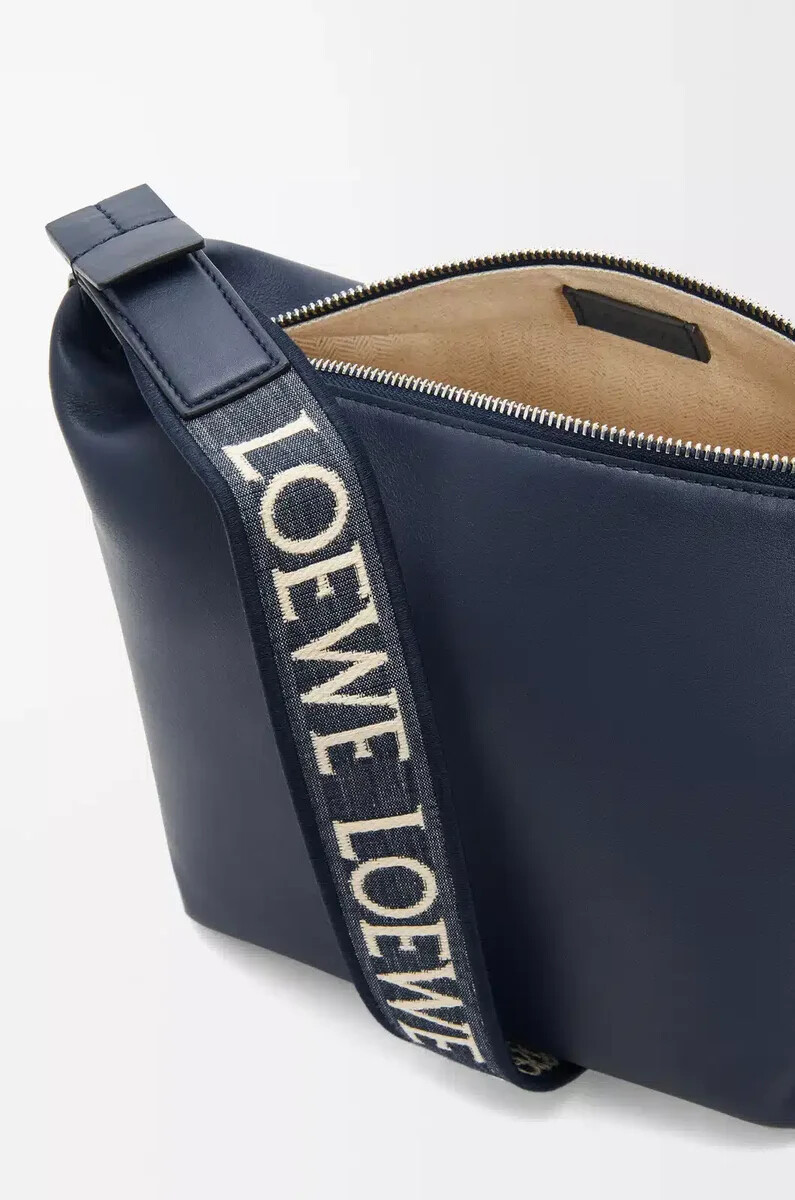 piccola borsa a tracolla cubi in morbida pelle di vitello liscia e jacquard deep navy