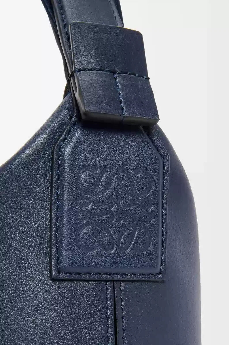 piccola borsa a tracolla cubi in morbida pelle di vitello liscia e jacquard deep navy