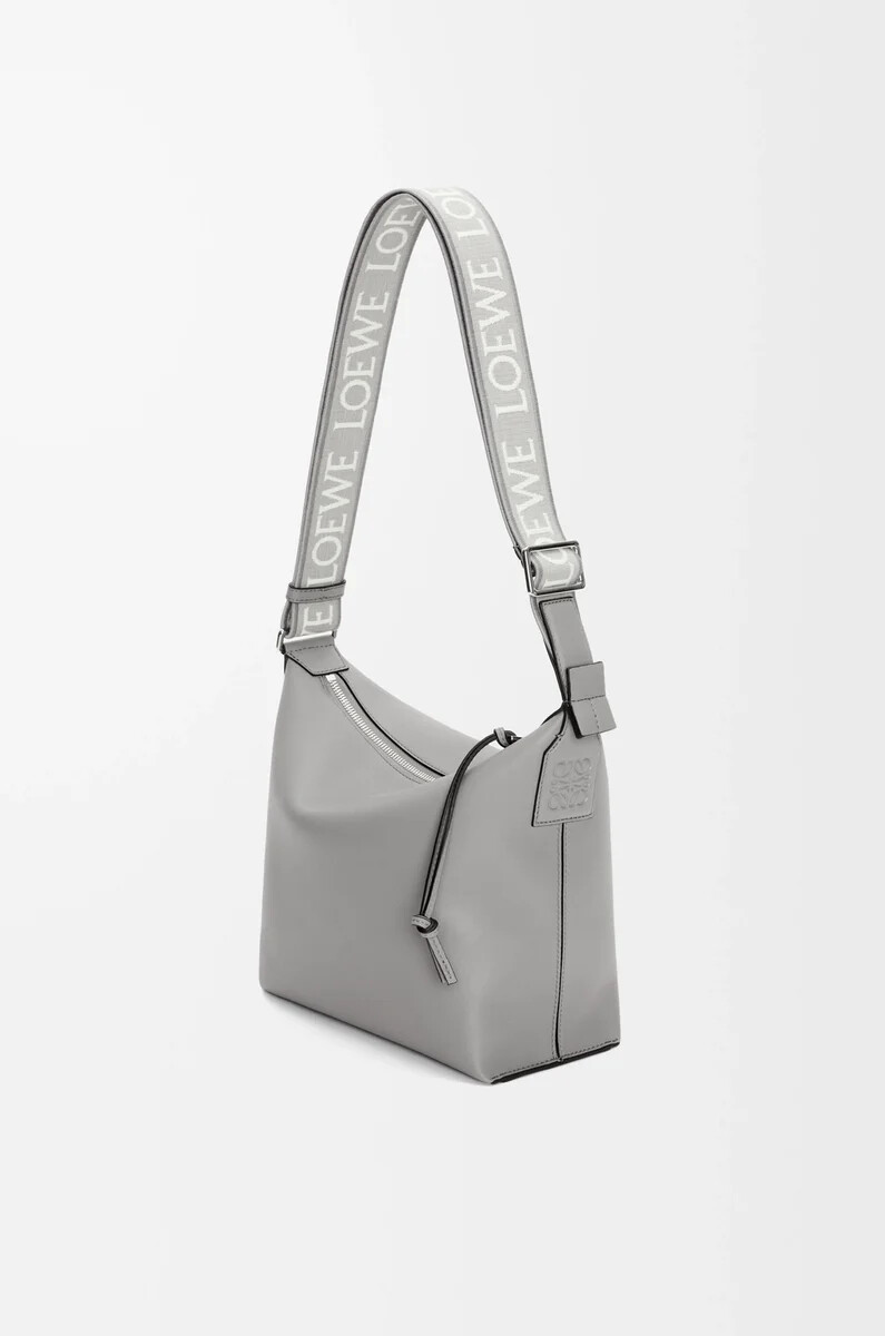 piccola borsa a tracolla cubi in morbida pelle di vitello liscia e jacquard grigio asfalto