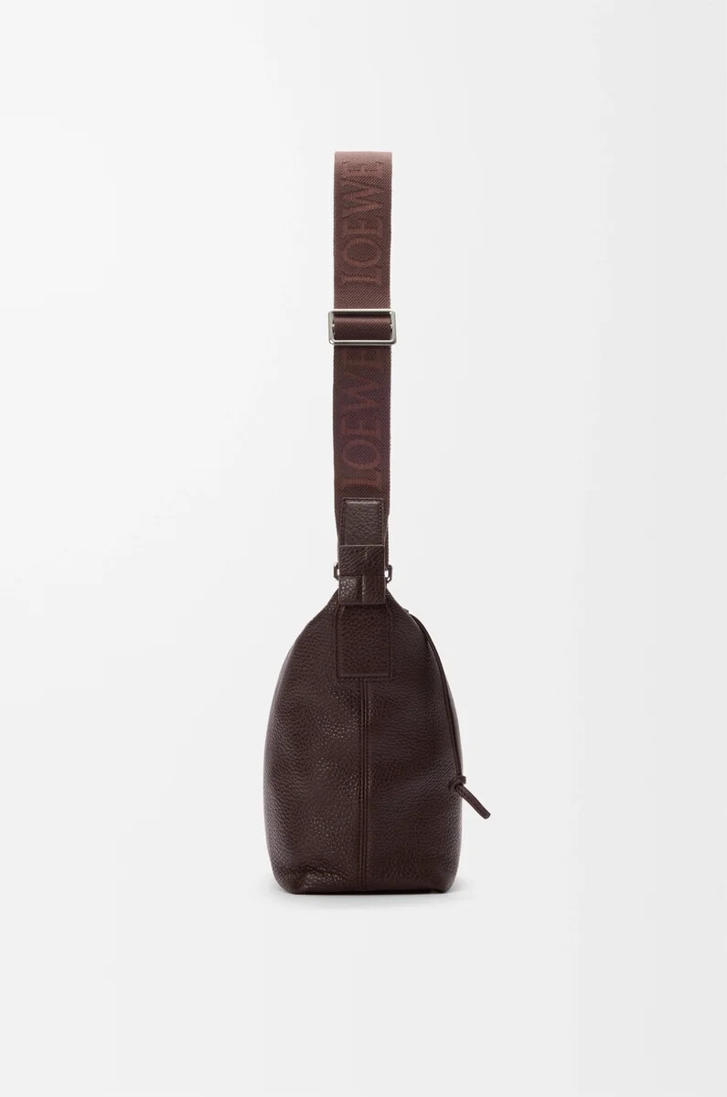 piccola borsa a tracolla cubi in morbida pelle di vitello grana oxblood