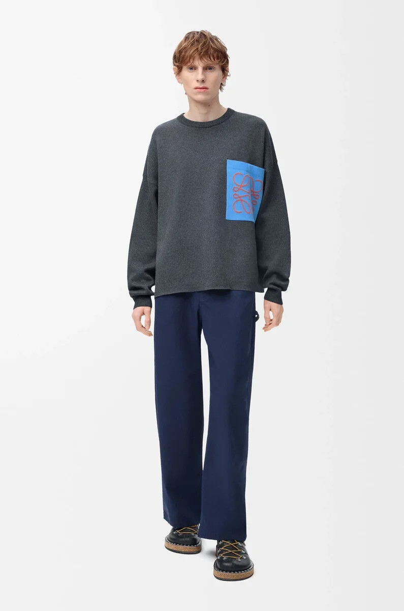 maglione con tasca anagramma in misto cotone grigioblu