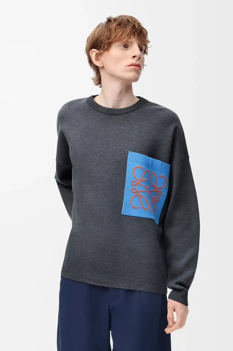maglione con tasca anagramma in misto cotone grigioblu