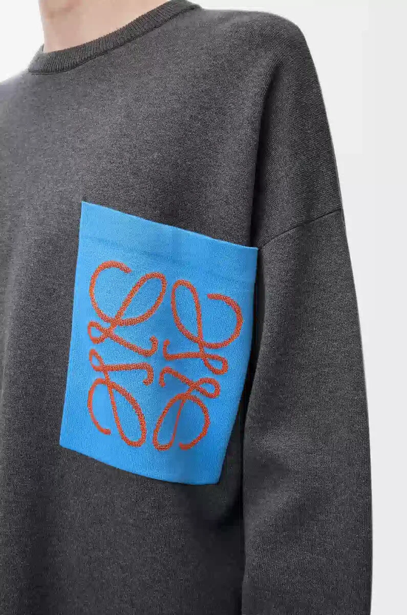 maglione con tasca anagramma in misto cotone grigioblu