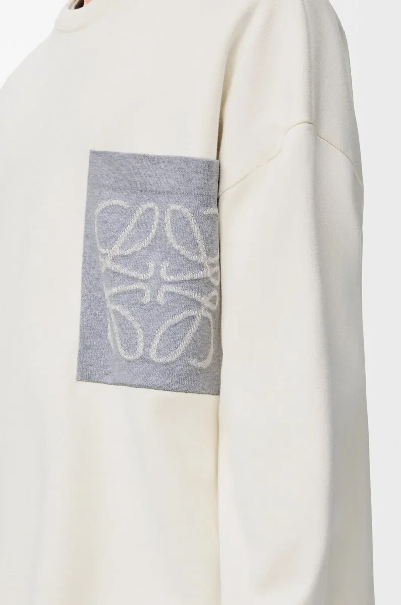 maglione con tasca anagramma in misto cotone beigegrigio