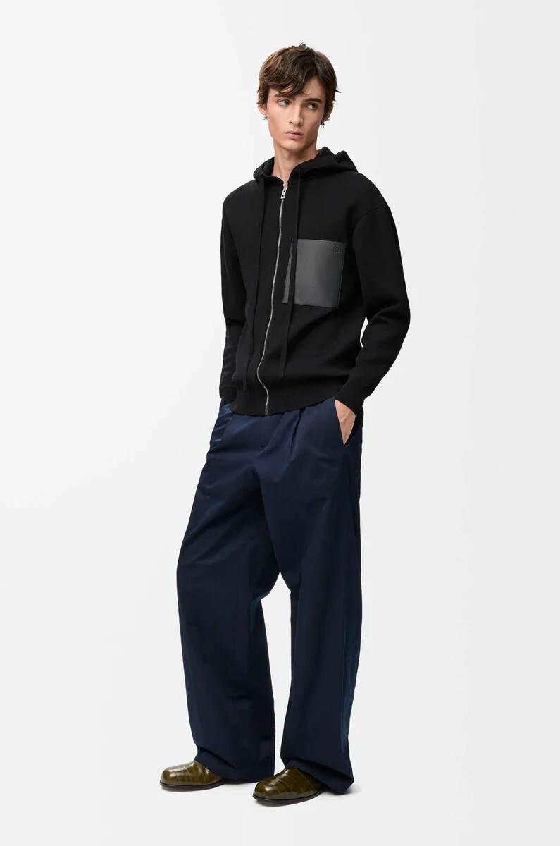 felpa con cappuccio e zip in lana nera