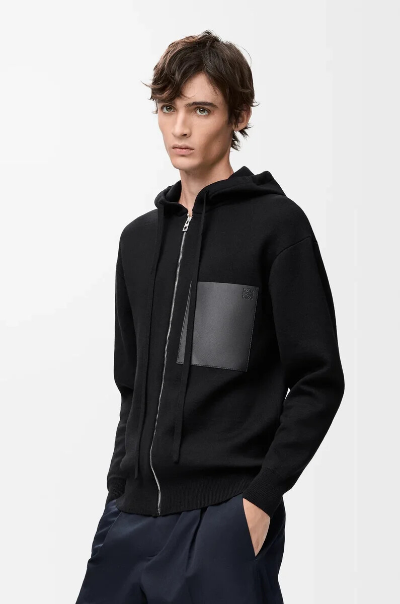 felpa con cappuccio e zip in lana nera