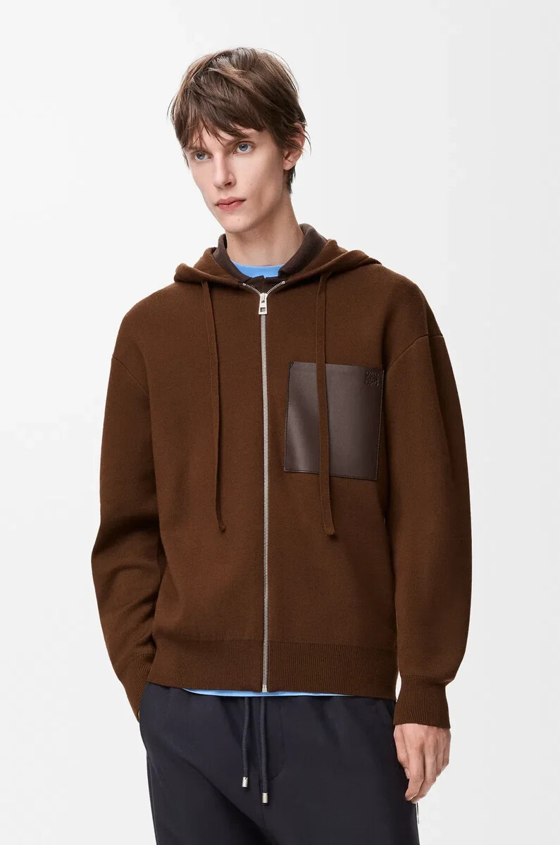 felpa con cappuccio e zip in lana marrone