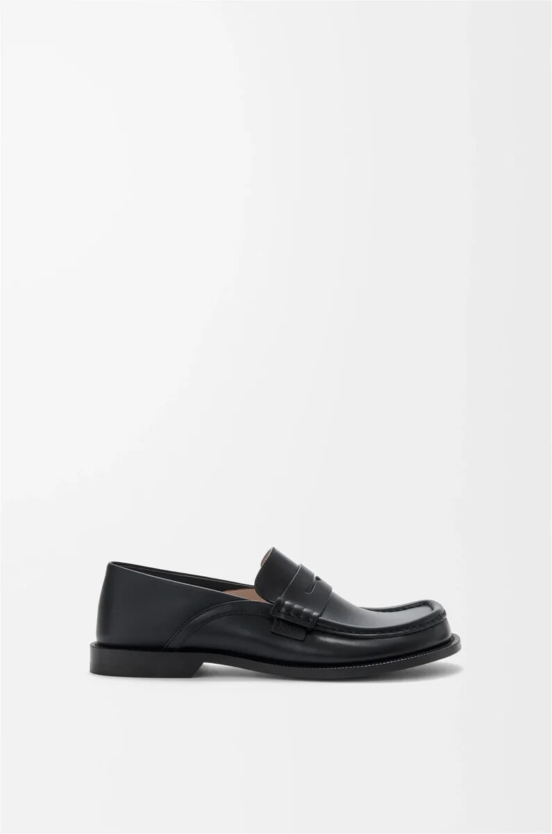 mocassino campo con patta posteriore in pelle di vitello cerata nero