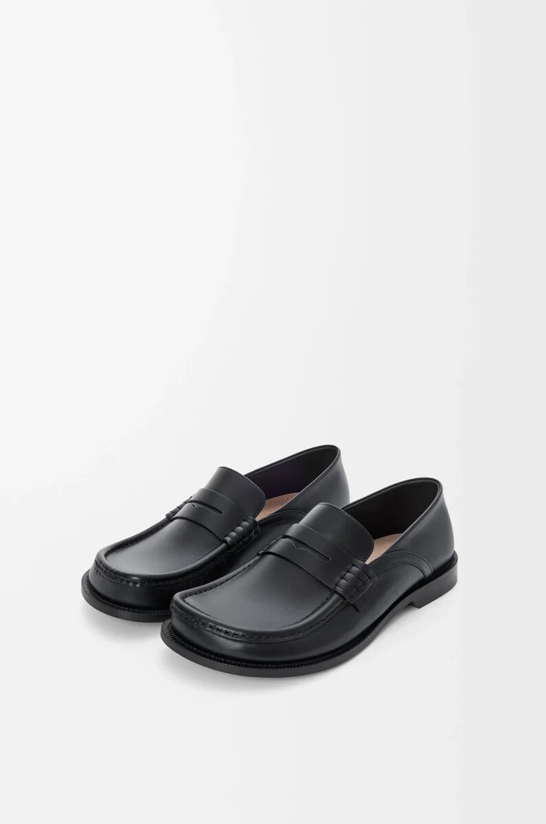 mocassino campo con patta posteriore in pelle di vitello cerata nero