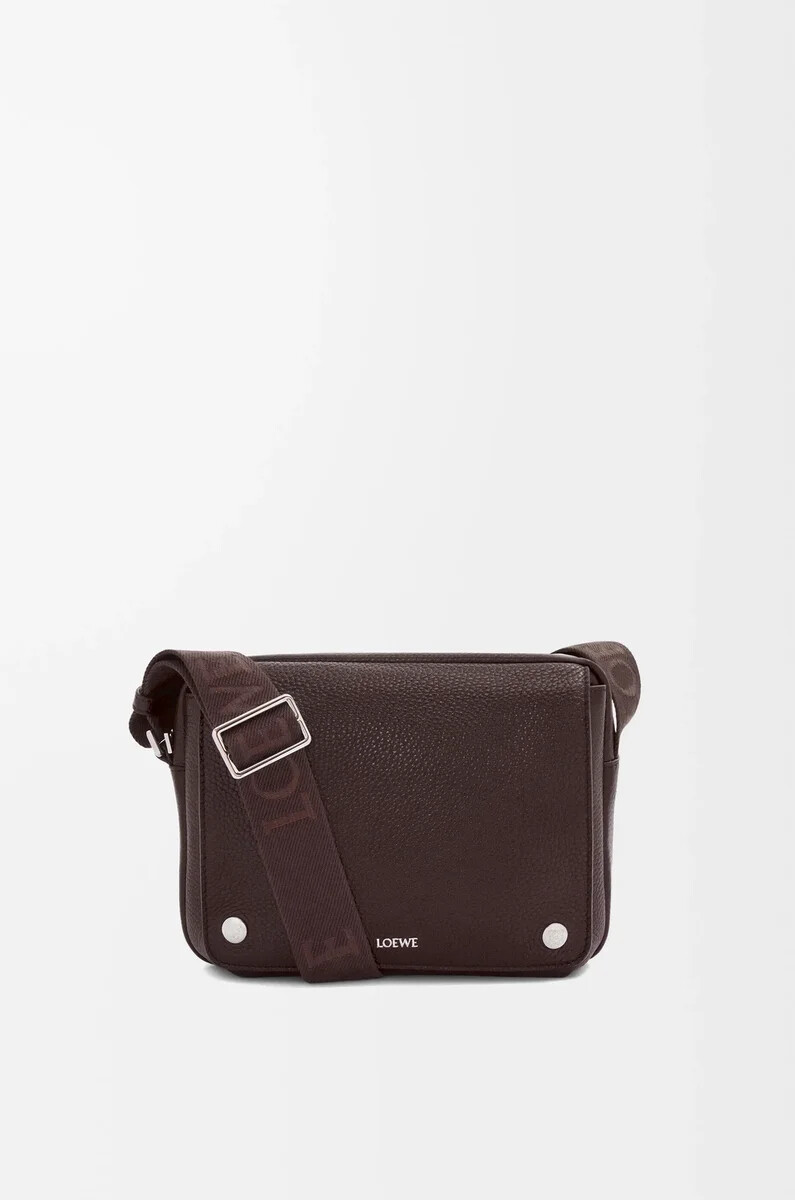 borsa a tracolla media pebble in morbida pelle di vitello grana oxblood