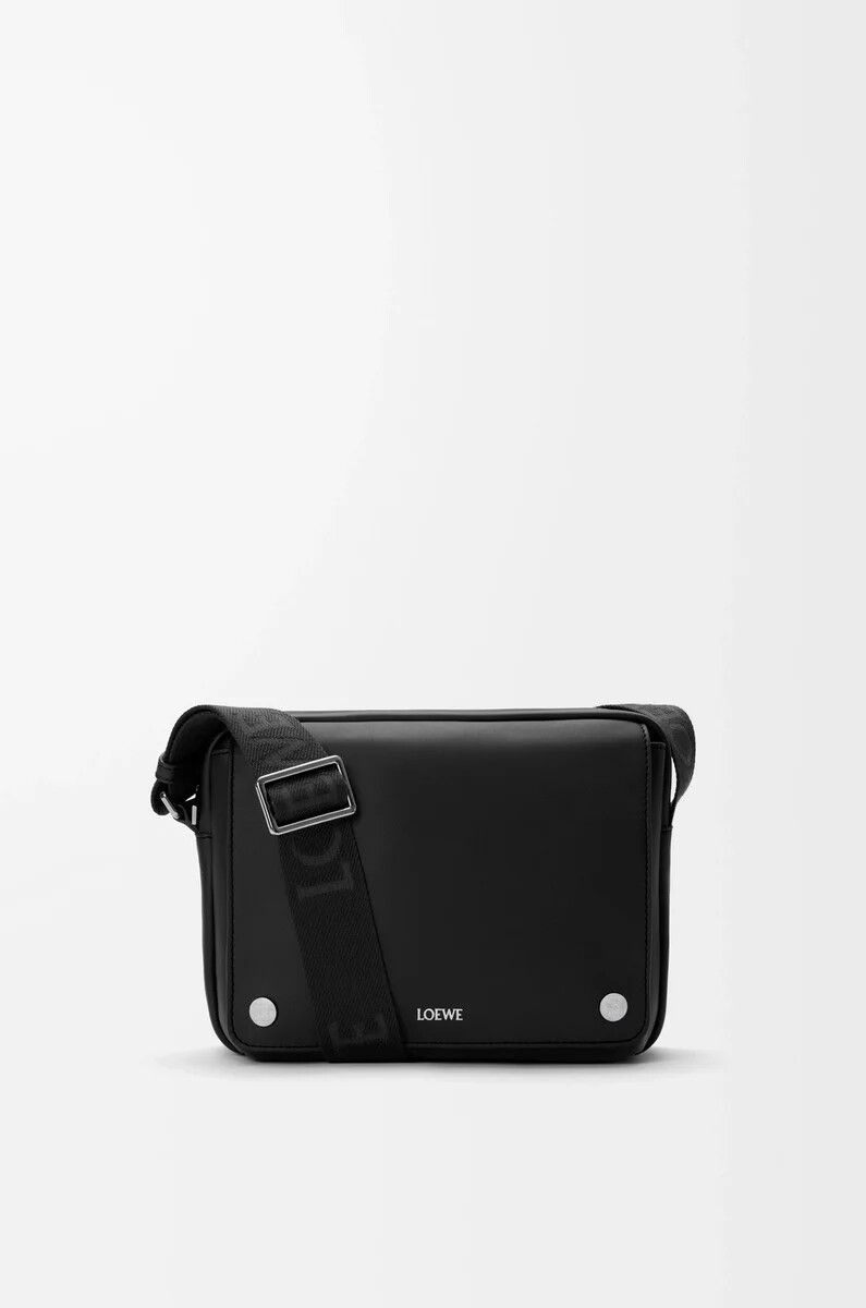 borsa a tracolla pebble media in pelle di vitello liscia nero