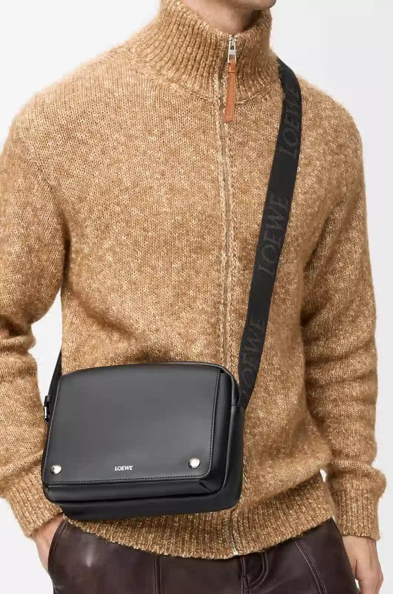 borsa a tracolla pebble media in pelle di vitello liscia nero
