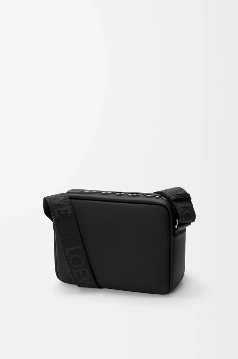 borsa a tracolla pebble media in pelle di vitello liscia nero