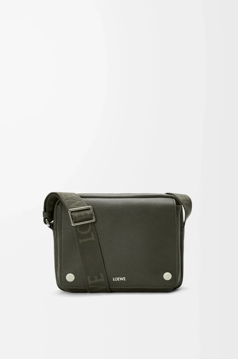 borsa a tracolla media pebble in morbida pelle di vitello granata color cachi scuro