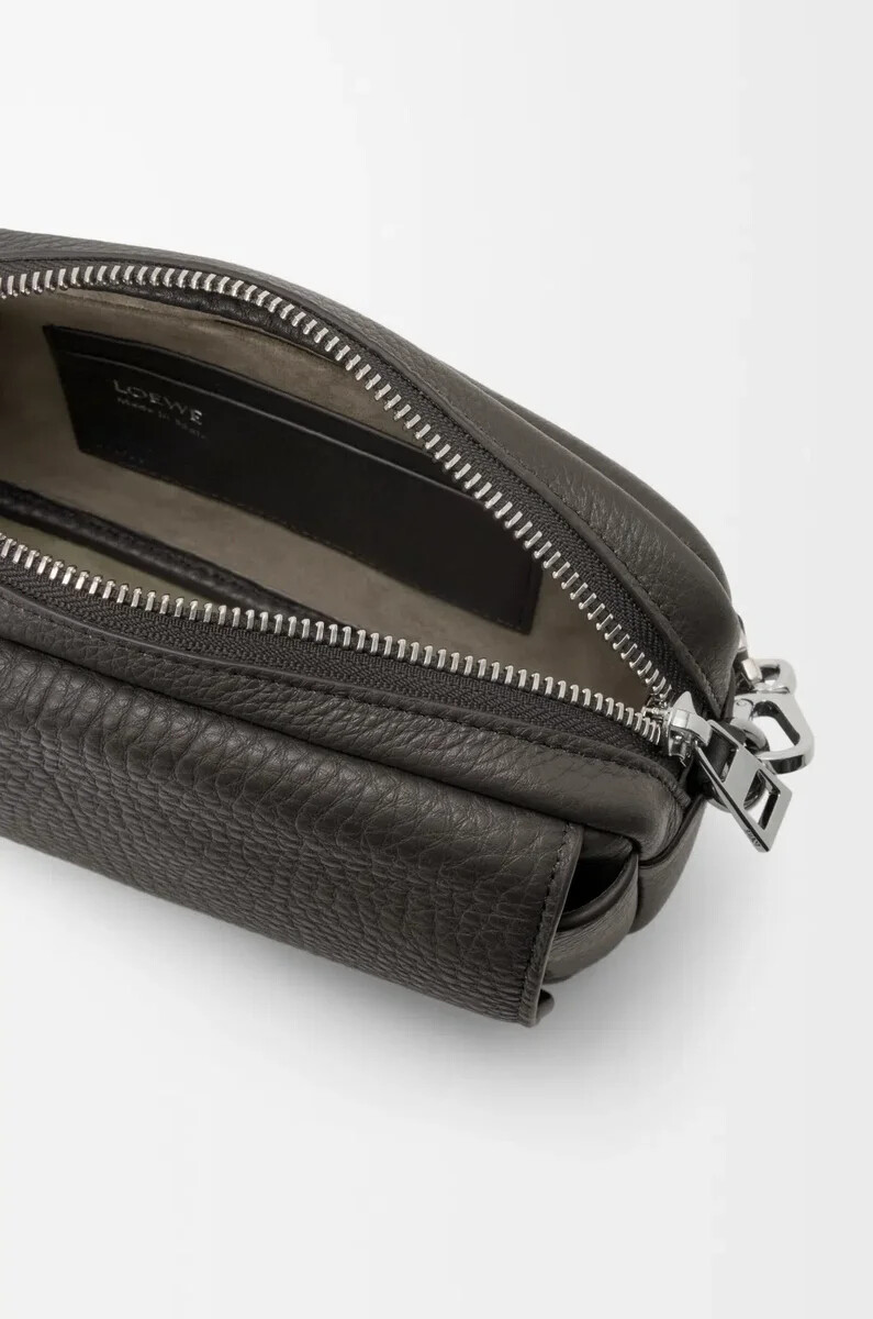piccola borsa a tracolla pebble in morbida pelle di vitello granata grigio scuro