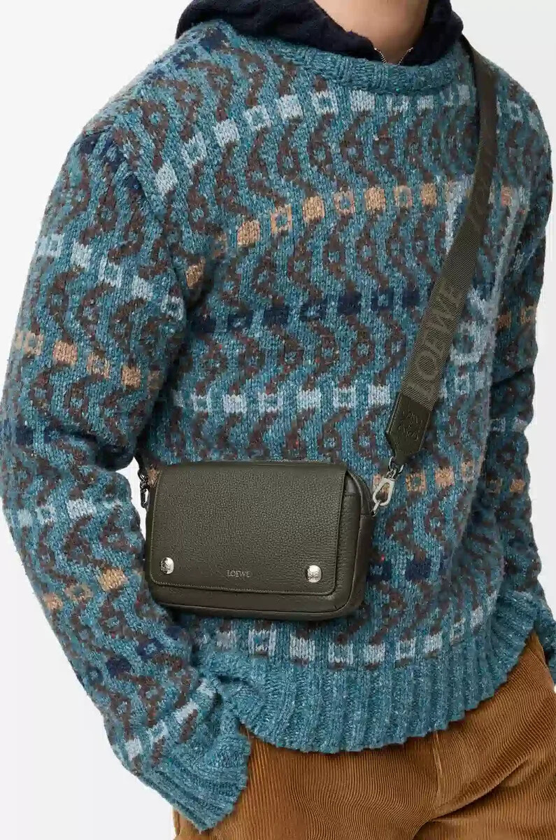 piccola borsa a tracolla pebble in morbida pelle di vitello granata color cachi scuro