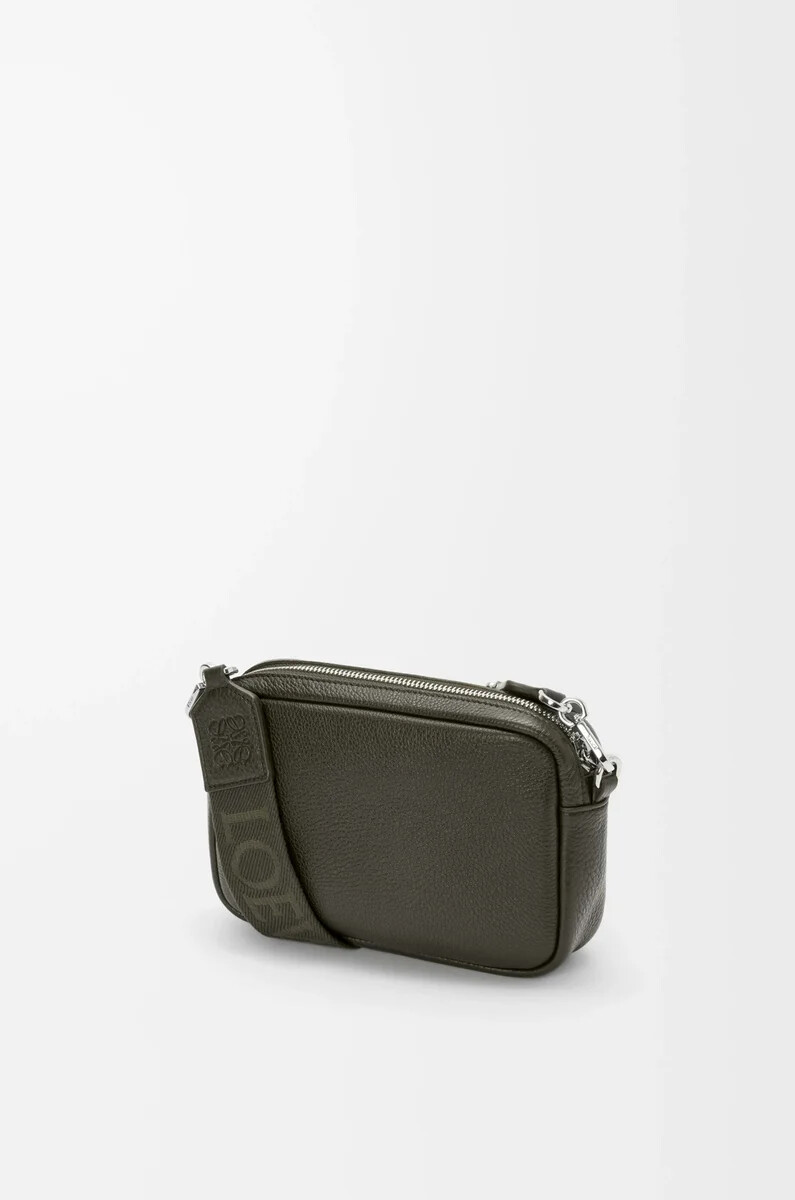 piccola borsa a tracolla pebble in morbida pelle di vitello granata color cachi scuro