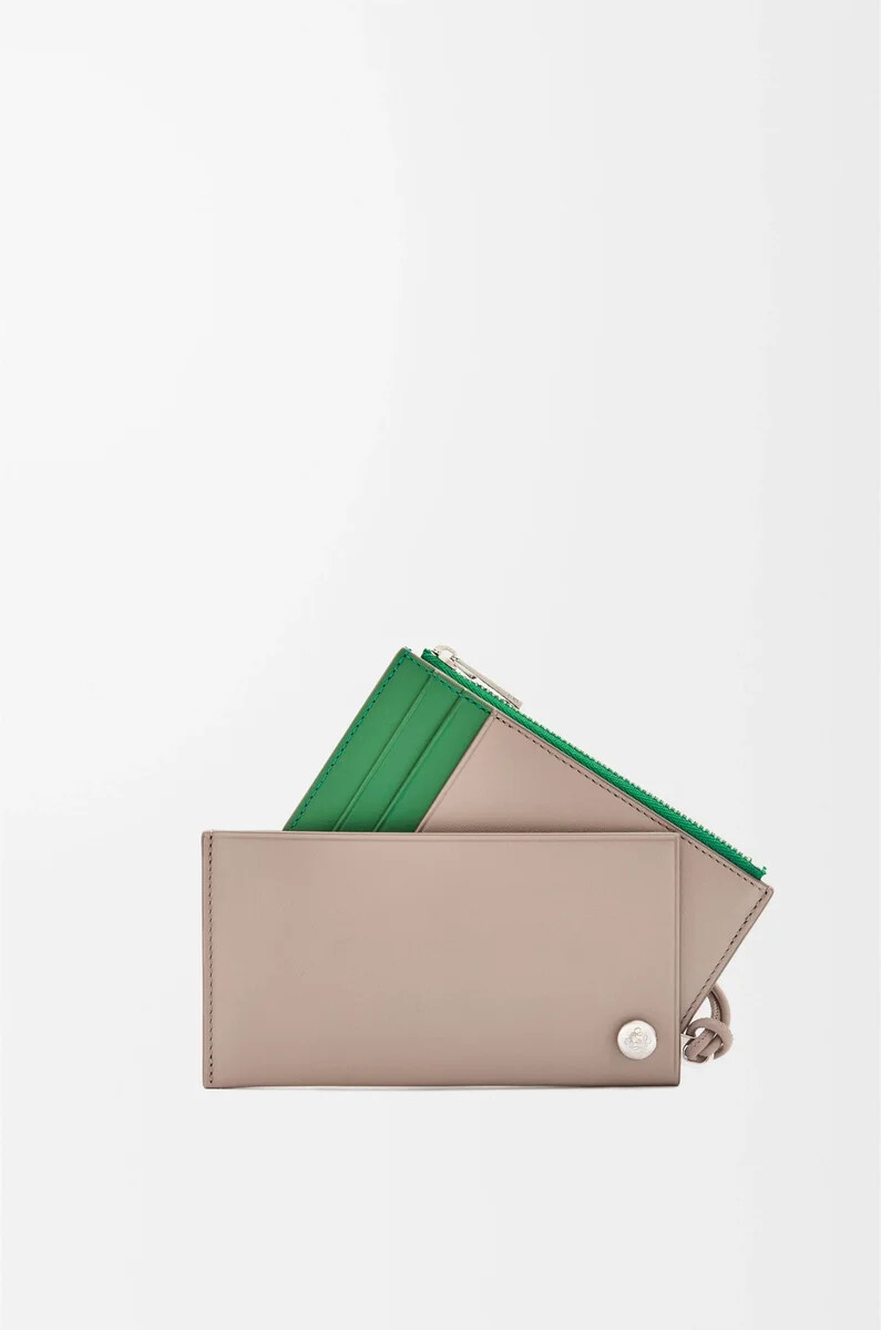 porta carte di credito pebble slider in pelle di vitello nappa lucida sabbiaverde tropicale