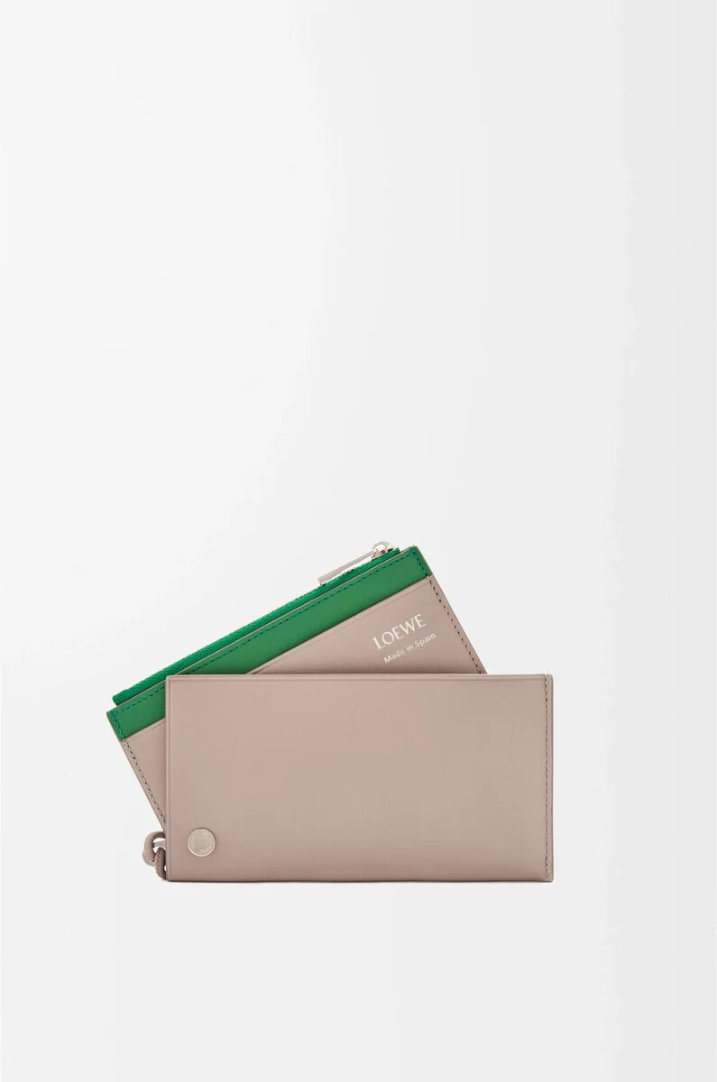 porta carte di credito pebble slider in pelle di vitello nappa lucida sabbiaverde tropicale